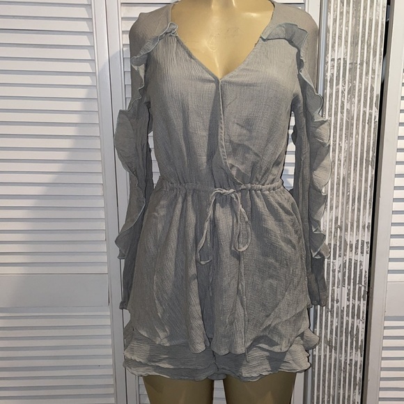 &merci beautiful sage green romper with ruffle trim size M - Picture 2 of 6